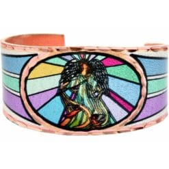 You will be mesmerizing everyone by wearing this pretty angel ring