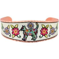 Wear this cat bracelet handmade in beautifully appealing and eye-catching colors to make you smile