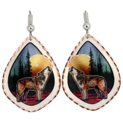 Show off what you love most by wearing these stunning howling wolf earring