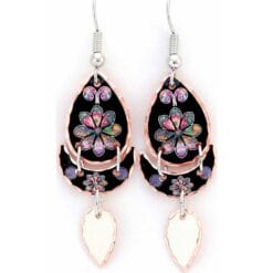 Wear these dangle flower earrings to show off your fashioable style