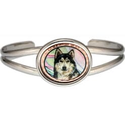Wearing this unique gray wolf wire bracelet that will make you feeling attractive