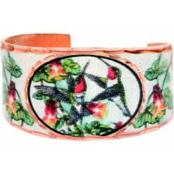 Show how much you love nature by wearing this fabulous flowers and hummingbird ring