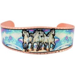 Fascinating wild horses bracelet will take everyone's breath away