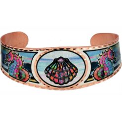 Flatter your beautiful lovely look by wearing this charming seashell bracelet
